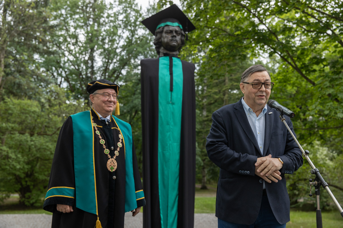 Старший вице-президент Банка ВТБ и председатель Попечительского совета Фонда целевого капитала развития СПбПУ Юрий Левченко 