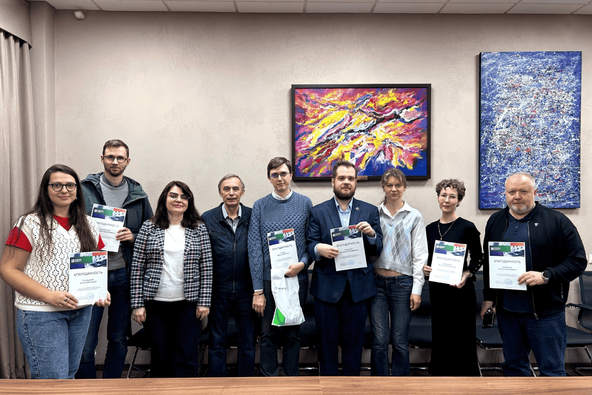 13 ноября в рамках Молодежного карьерного форума прошло награждение наставников лучших студенческих проектов запуска 2025